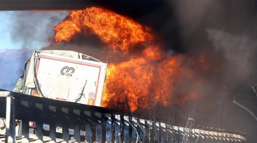 Πολύνεκρο τροχαίο με βυτιοφόρο στην Ιταλία: Έξι νεκροί (βίντεο)